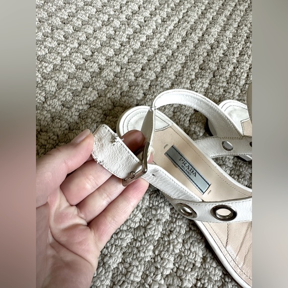 GORGEOUS PRADA WHITE LEATHER SANDALS. SIZE 35.5. - Picture 3 of 5